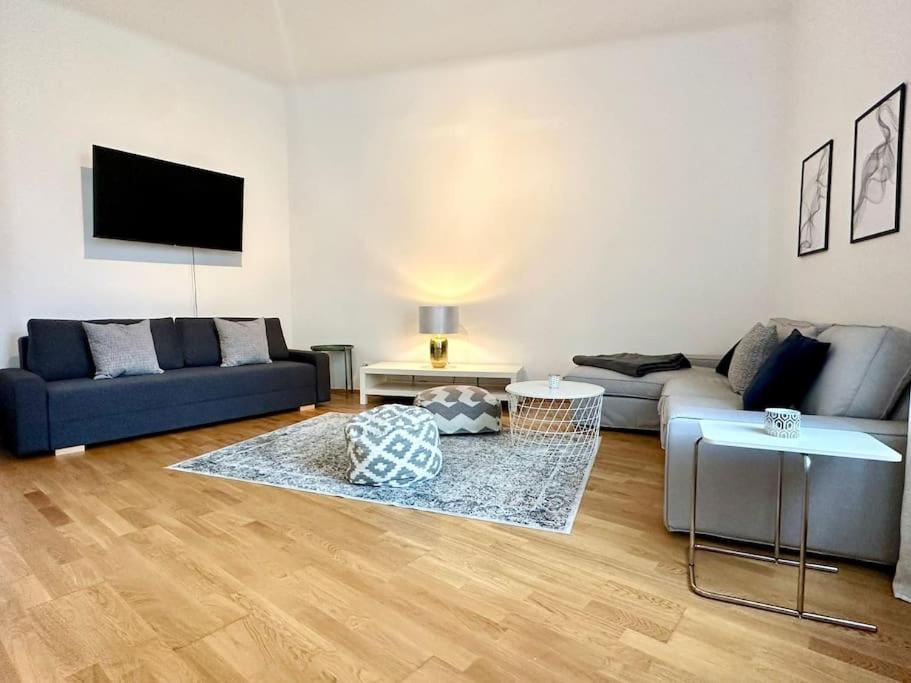 Beautiful Location Apartament *